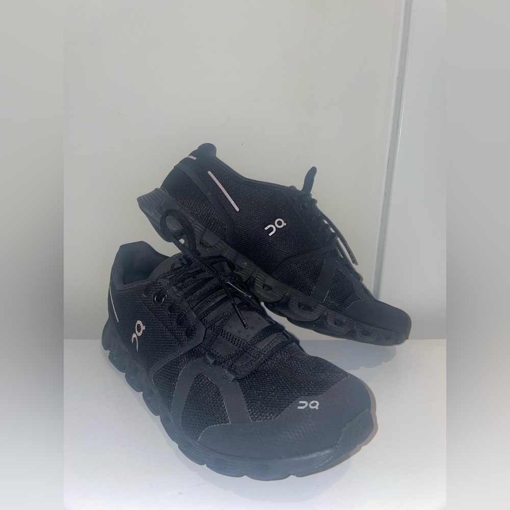VERY NEW OnCloud Womens Size 8
